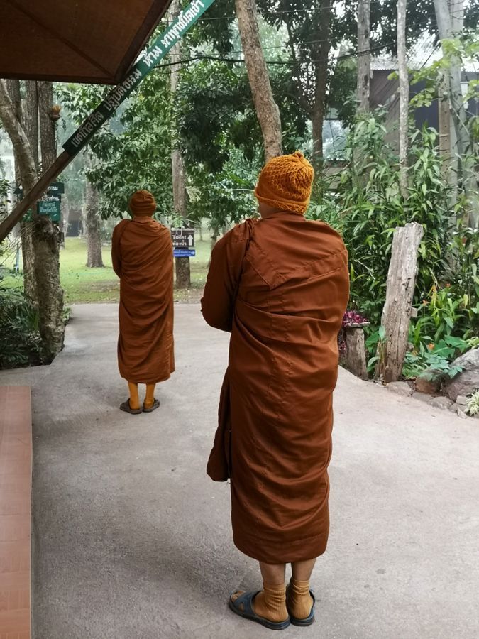 Uvod v meditacijo v budističnem samostanu sredi gozda Wat Pa Tam Wua