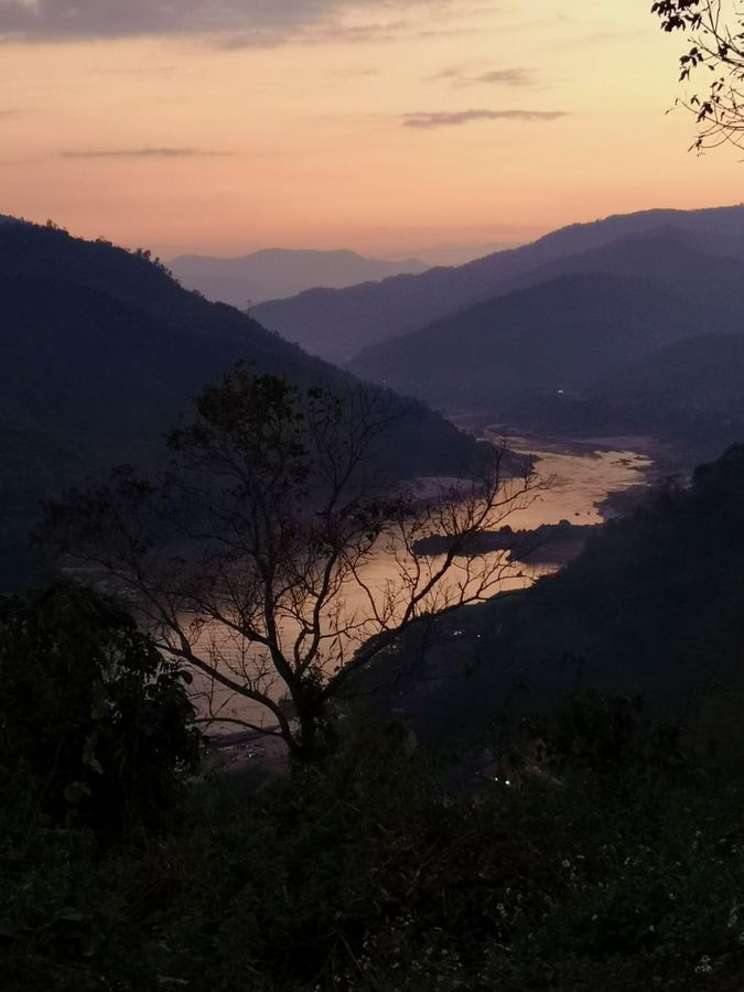 Prestop v Laos in popotovanje po reki Mekong
